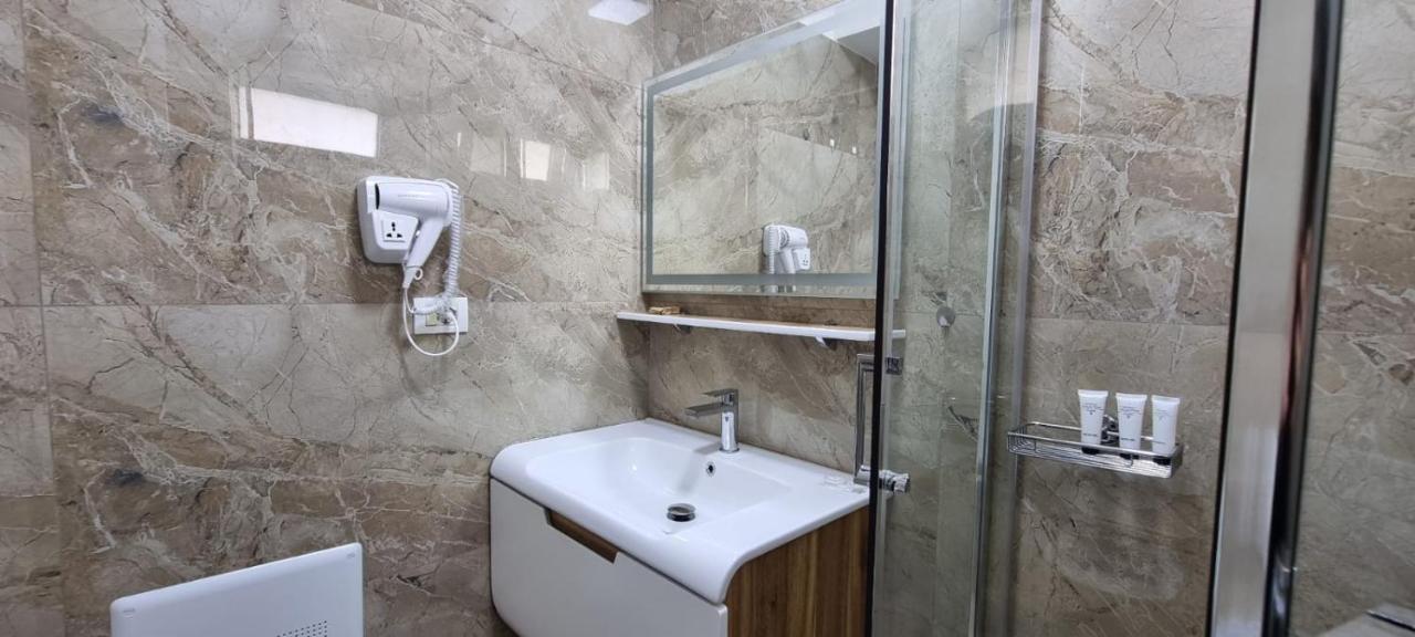 Aaa Apartment Берат Екстер'єр фото
